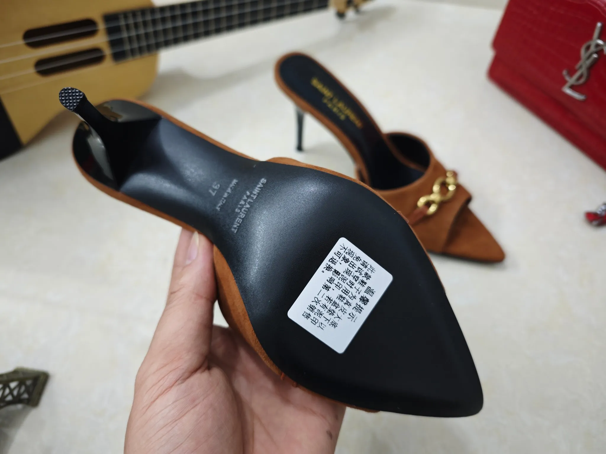 👟👟Ex-factory price 520👟👟【Saint Laurent】Yves Saint Laurent, stiletto heel YSL sandals💃2025 early spring counter synchronizes the latest styles, YSL, decoration👠 Classic and high-quality glamorous masterpieces, the hottest spring and summer series in the counter, with temperament, fashion, classic and attractive design style 😌The effect on the feet is particularly beautiful〰️, the materials are imported from Italy 🇮🇹Black sheep, lining, and foot pads; sheepskin, mid-heeled sandals, size 35-41 (34.41.42 must be customized, non-refundable) outsole; imported genuine leather outsole, with full counter packaging